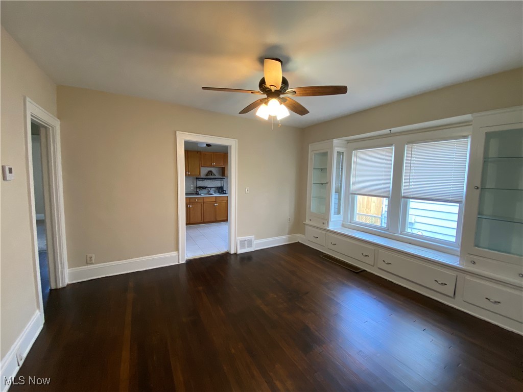 E R Cowins West 95th Street S - Residential Lease