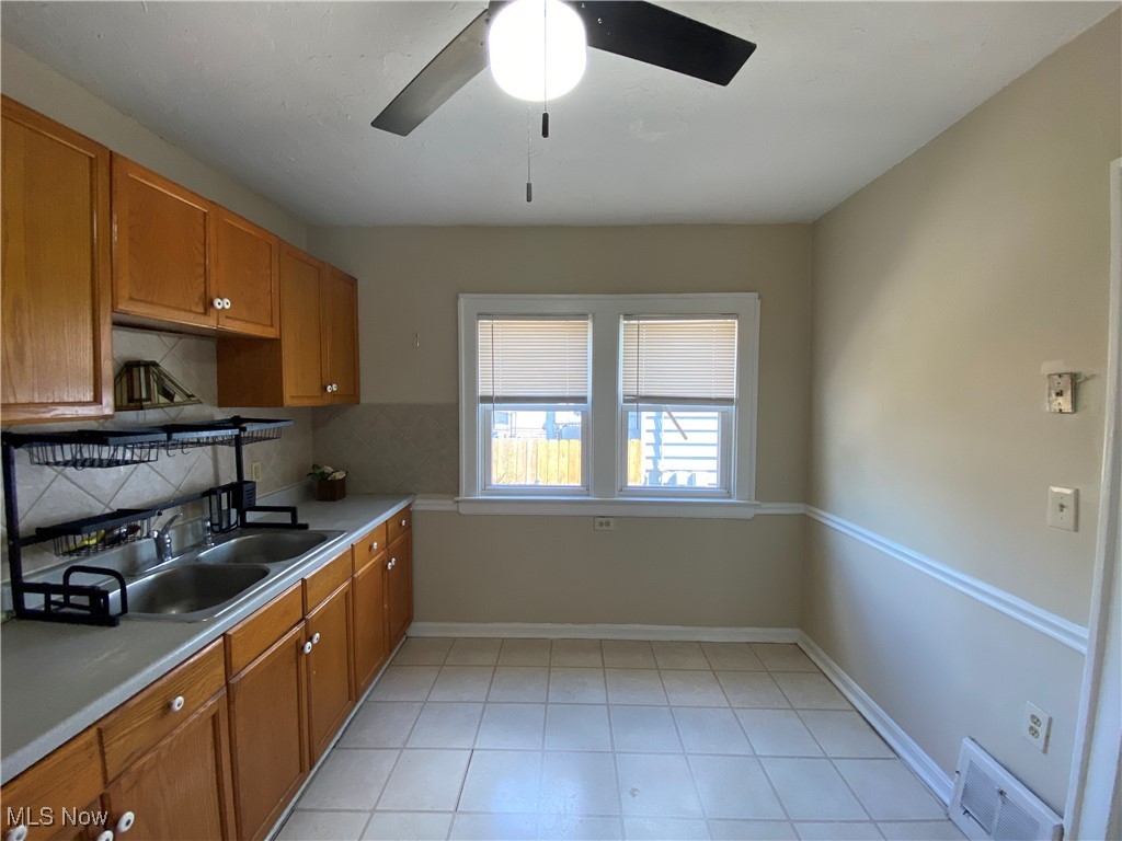 E R Cowins West 95th Street S - Residential Lease