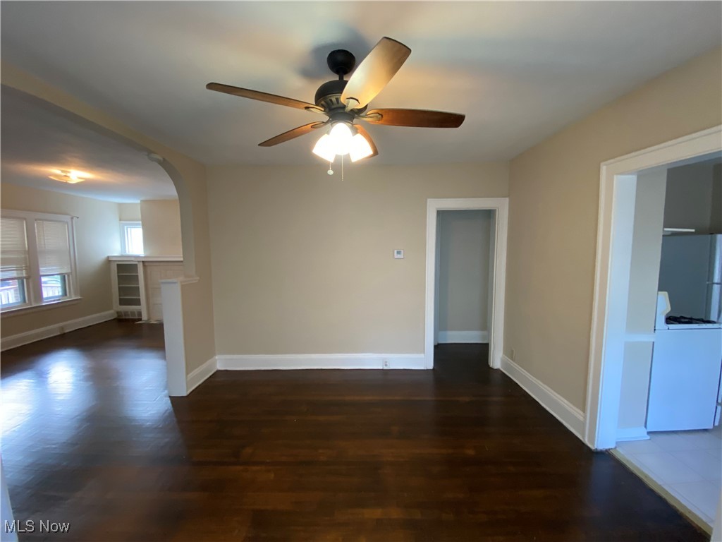 E R Cowins West 95th Street S - Residential Lease