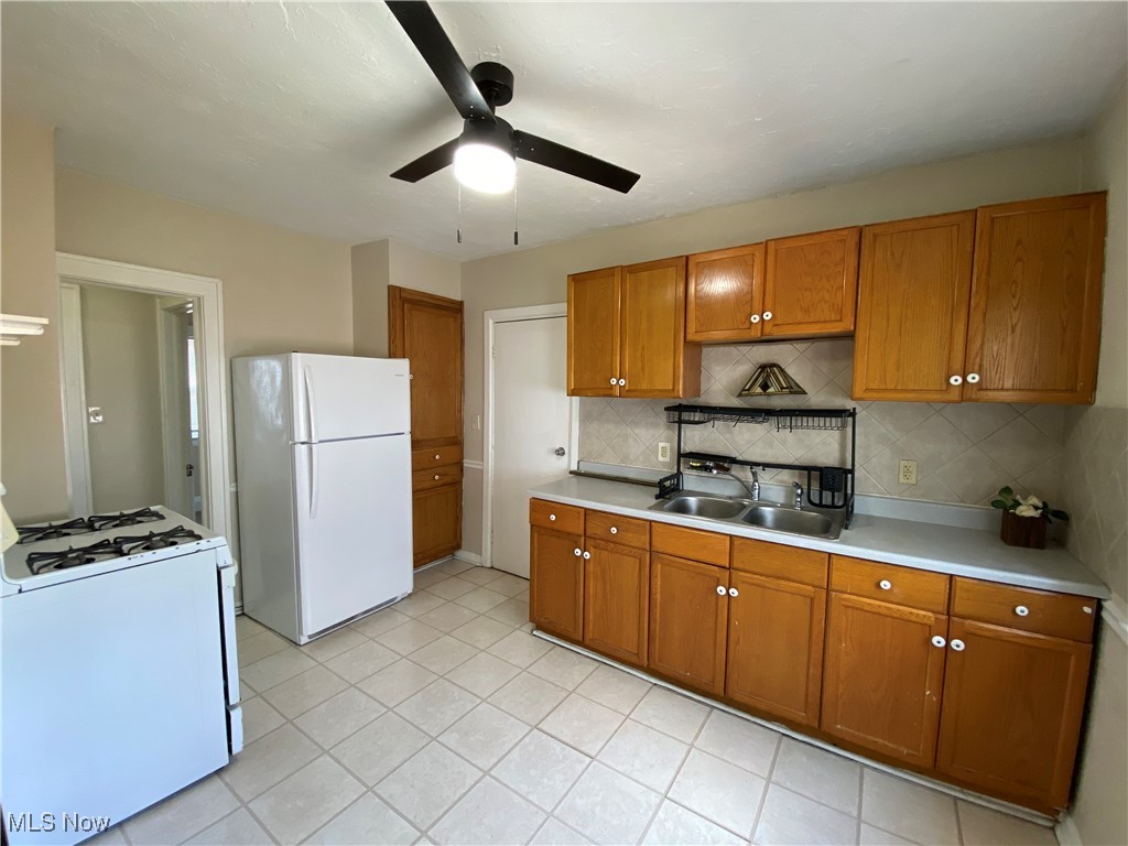 E R Cowins West 95th Street S - Residential Lease