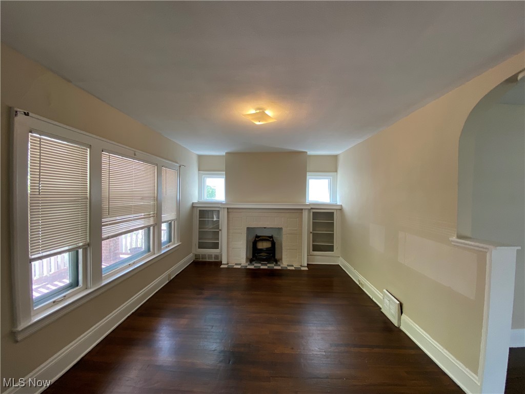 E R Cowins West 95th Street S - Residential Lease