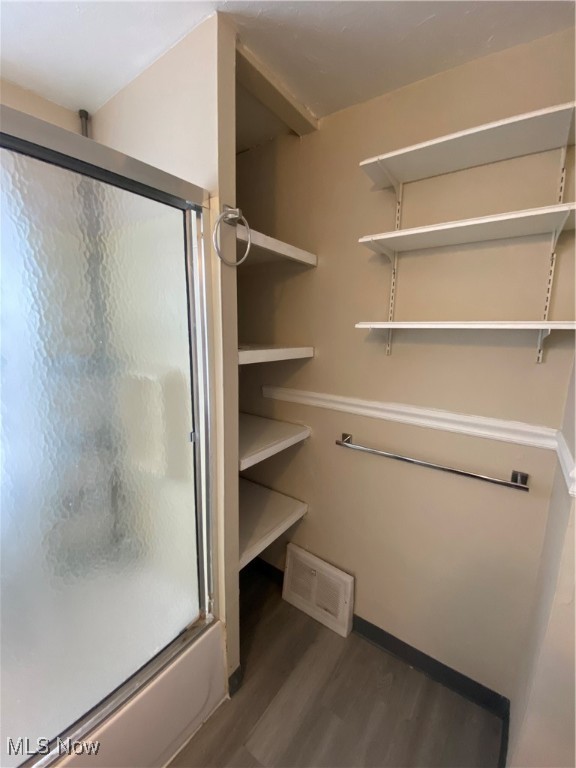 E R Cowins West 95th Street S - Residential Lease