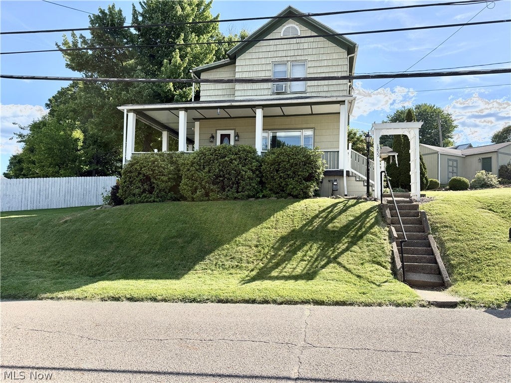 Photo of 1255 Oakwood Avenue, East Liverpool, OH 43920 (MLS # 5215386)