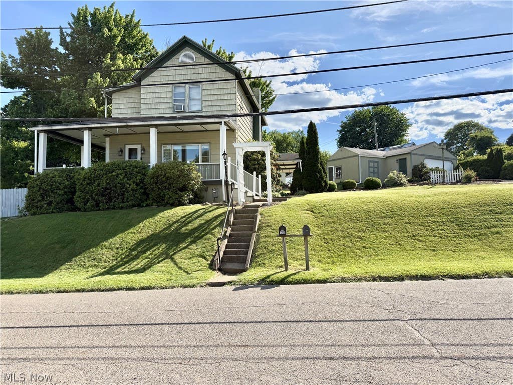 Photo of 1255 Oakwood Avenue, East Liverpool, OH 43920 (MLS # 5215386)