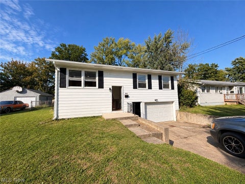 Homes For Sale - 3086 Solar Drive<br/> Warren, OH 44485