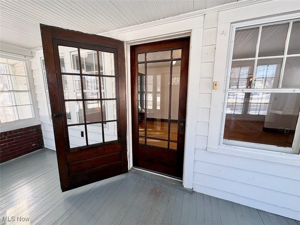 Photo of 910 S Broadway, Geneva, OH 44041 (MLS # 5182615)