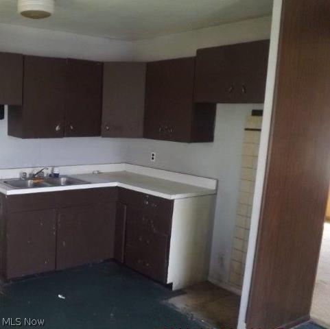 Oakview Manor - Residential