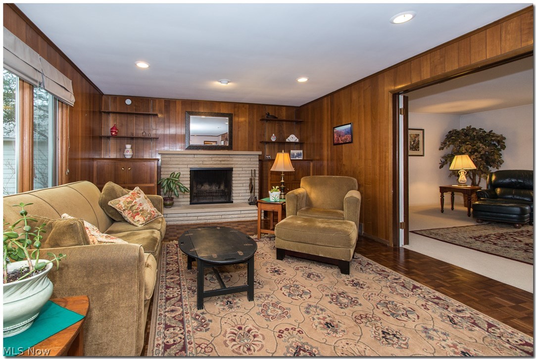 Victor Piccolis Courtland Ova - Residential