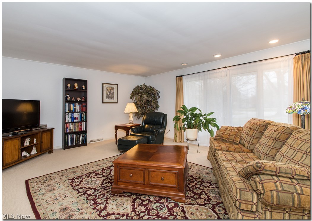 Victor Piccolis Courtland Ova - Residential