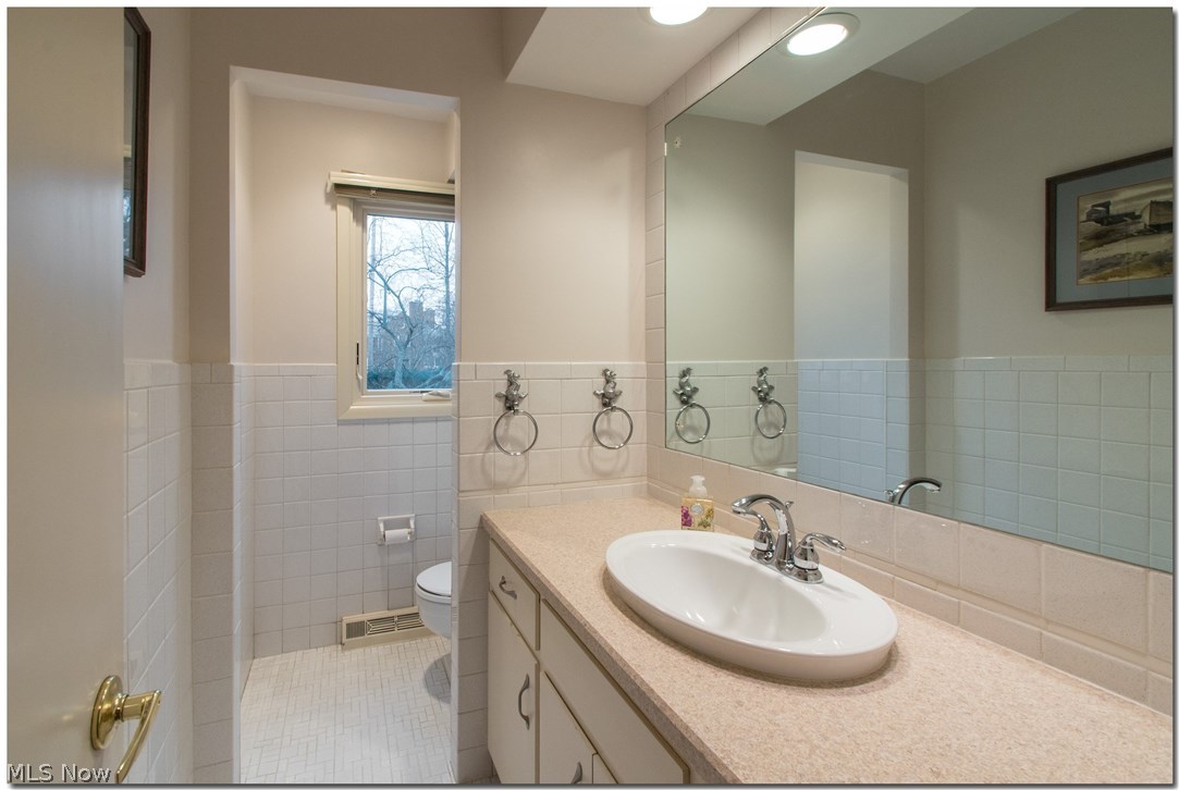 Victor Piccolis Courtland Ova - Residential