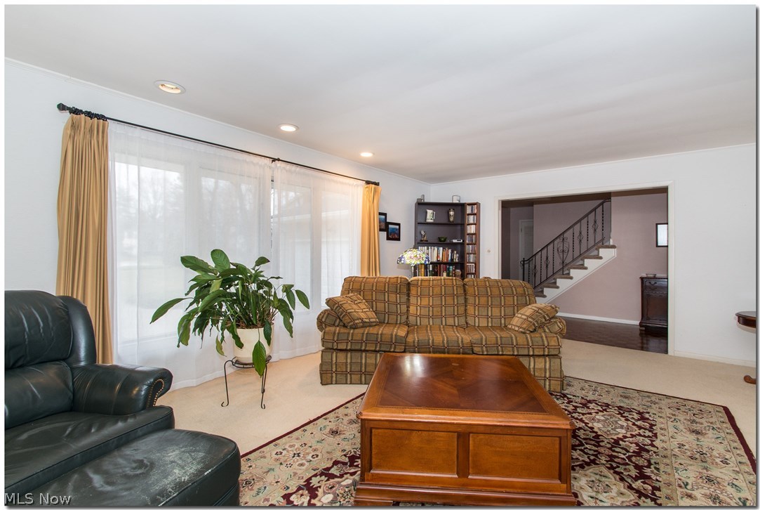 Victor Piccolis Courtland Ova - Residential