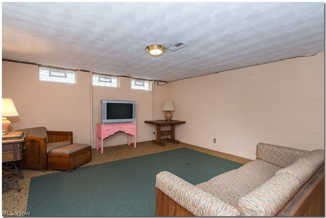 Victor Piccolis Courtland Ova - Residential