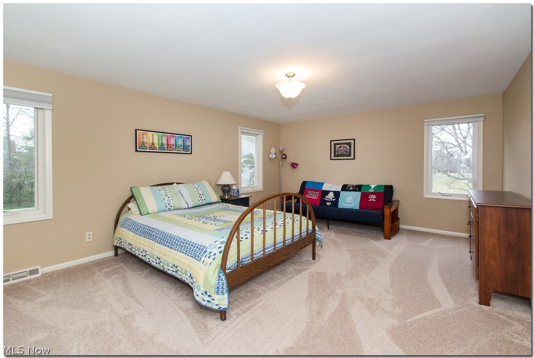 Victor Piccolis Courtland Ova - Residential