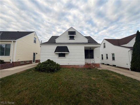 Homes For Sale - 11509 Chester Road<br/> Cuyahoga County, Garfield Heights, OH 44125