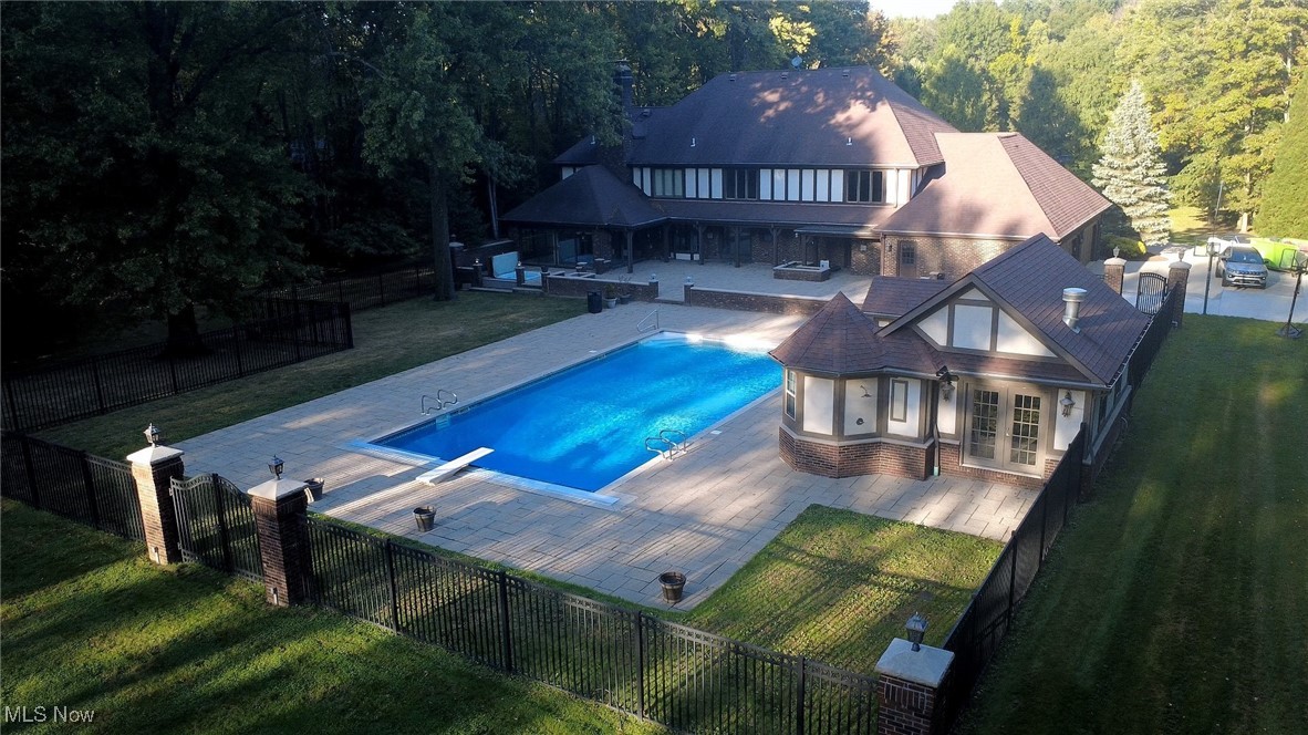 Suffolk County Estates 02 - Residential