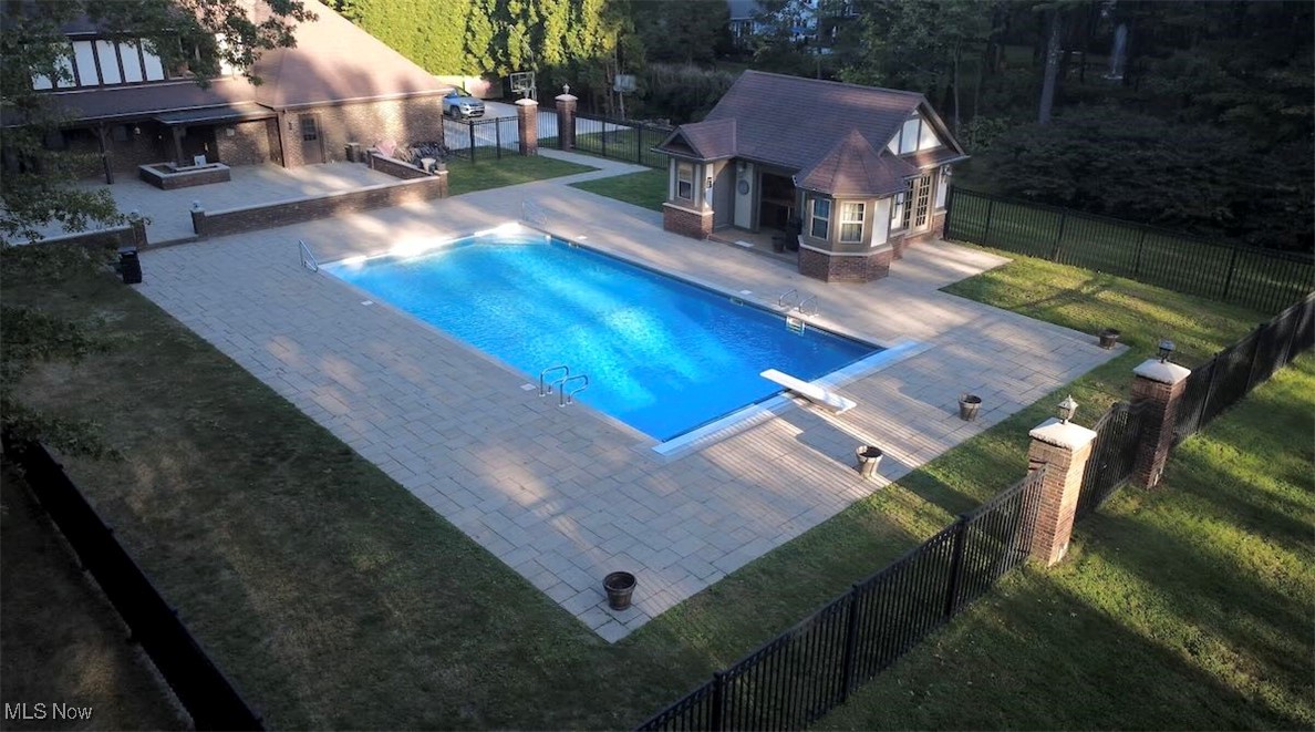 Suffolk County Estates 02 - Residential