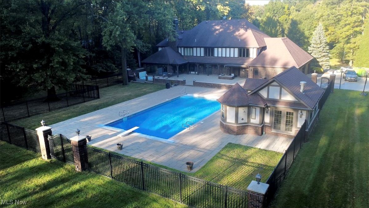 Suffolk County Estates 02 - Residential