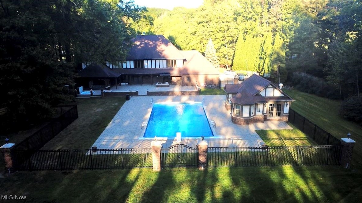 Suffolk County Estates 02 - Residential