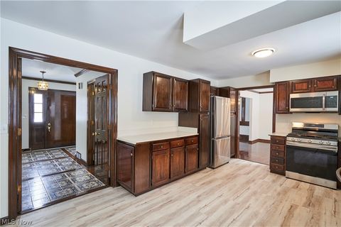 Tiny photo for 8712 Bradford Lane, Brecksville, OH 44141 (MLS # 5190233)