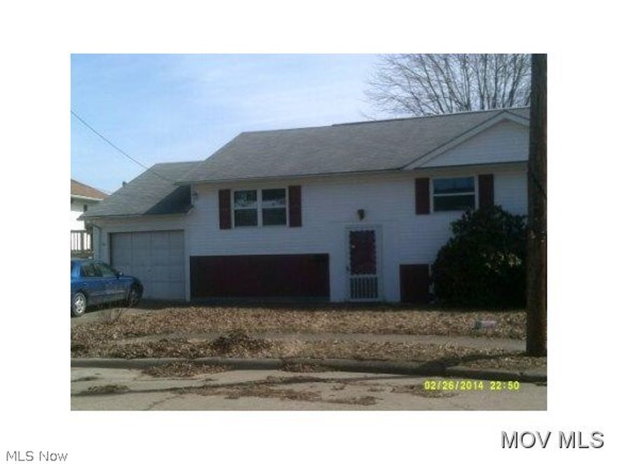 THIS PROPERTY IS ELIGIBLE UNDER THE FREDDIE MAC FIRST LOOK INITATIVE THROUGH 4/5/2014. No investor purchase until after 4/5/2014. Nice 3 bedroom, 1 bathroom home with large fenced yard.  Elem: Gihon Elementary School  Elem/Bus: Y  JrHigh: Edison Jr. High School  JrHigh/Bus: Y  High: Parkersburg South High  High/Bus: Y  Fire: CIT  Police: CTY  PossFreeGas: N  ;SQFT=Fin L1:371, Fin L2:741, Fin Above:1112, Fin Total:1112, Unfin L1:370, Unfin Above:370, Unfin Total:Y