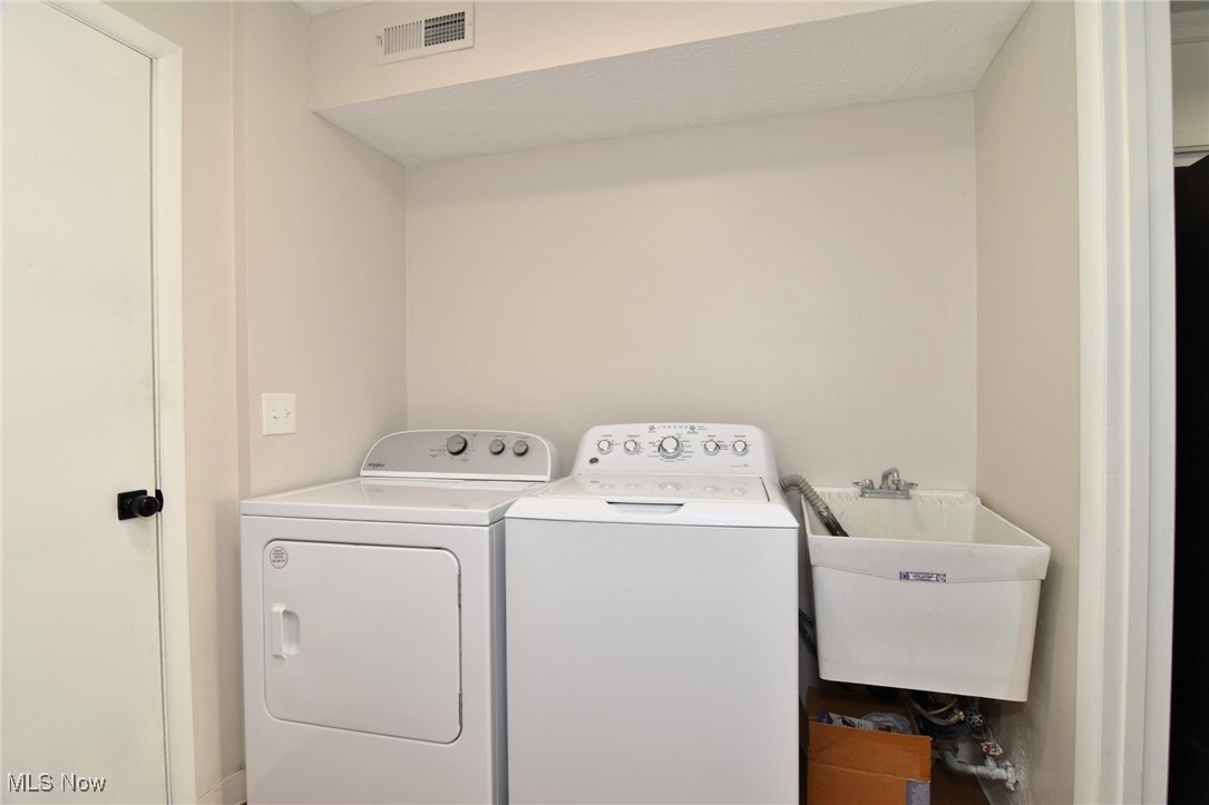 Courtyards Woodbury Condo - Residential