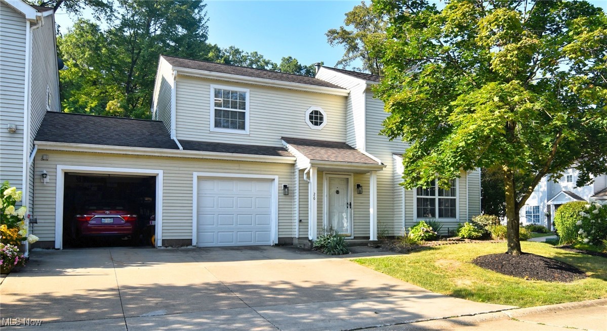 Courtyards Woodbury Condo - Residential