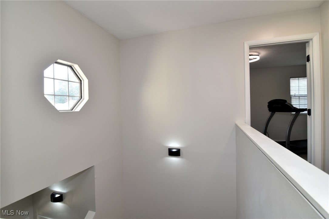 Courtyards Woodbury Condo - Residential