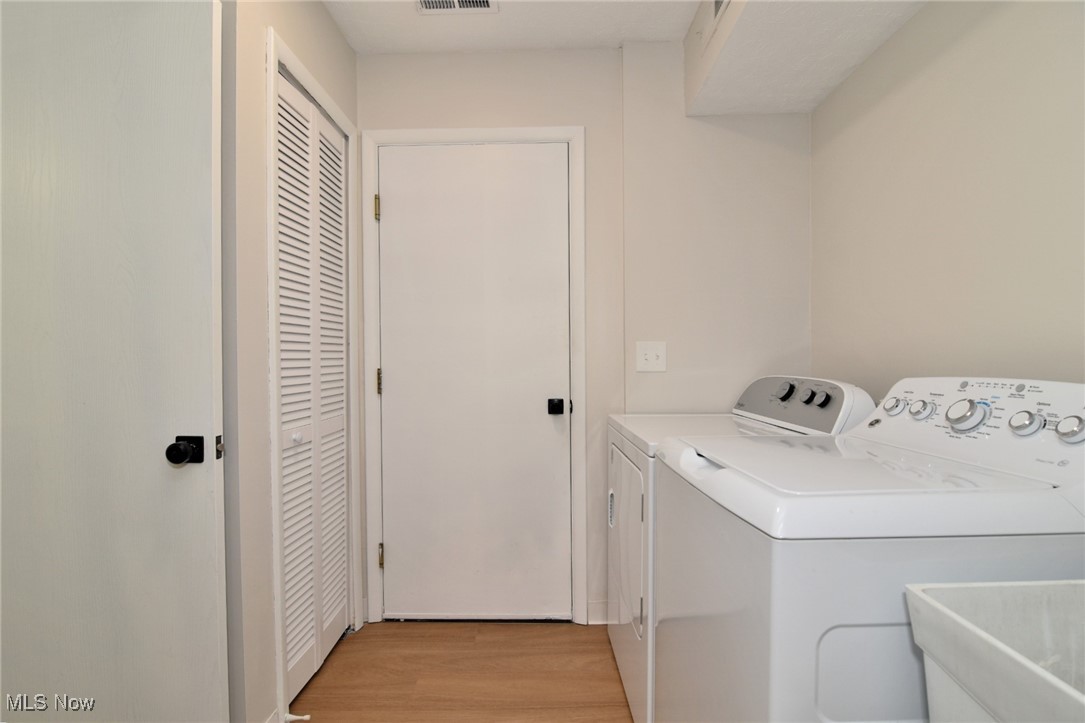 Courtyards Woodbury Condo - Residential