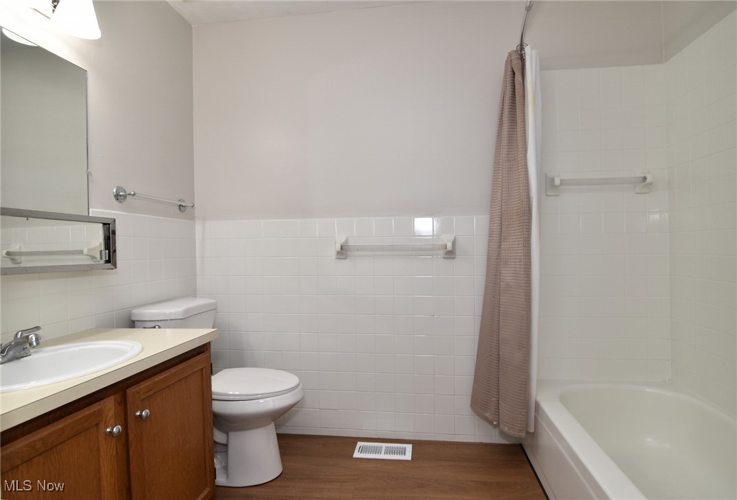 Courtyards Woodbury Condo - Residential