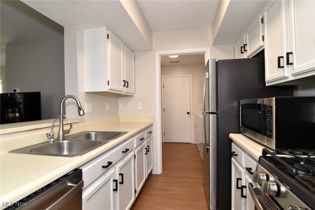 Courtyards Woodbury Condo - Residential