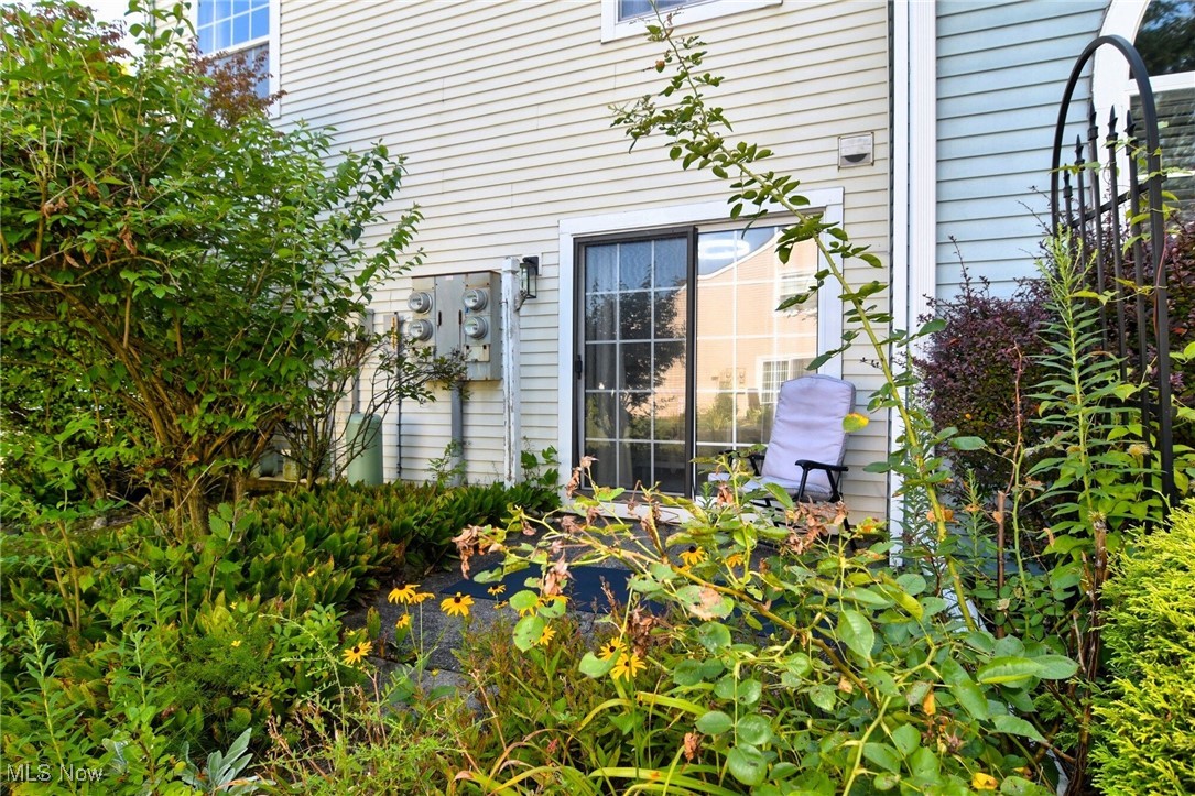 Courtyards Woodbury Condo - Residential