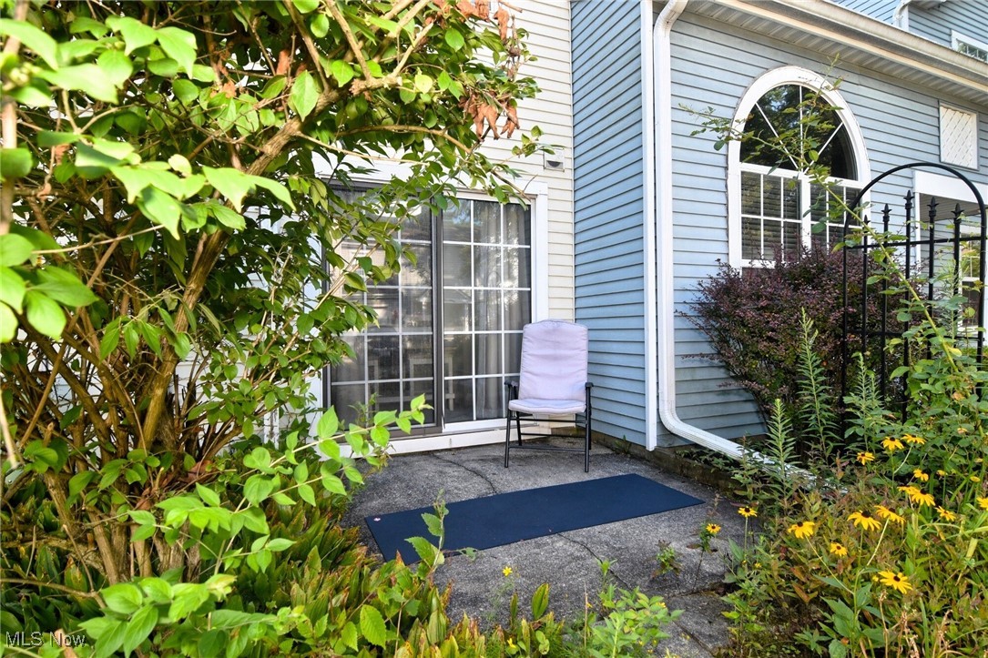 Courtyards Woodbury Condo - Residential