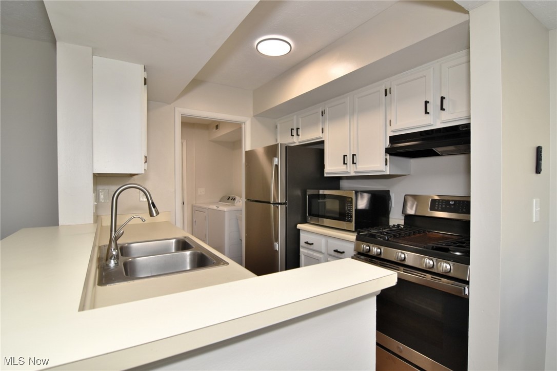 Courtyards Woodbury Condo - Residential