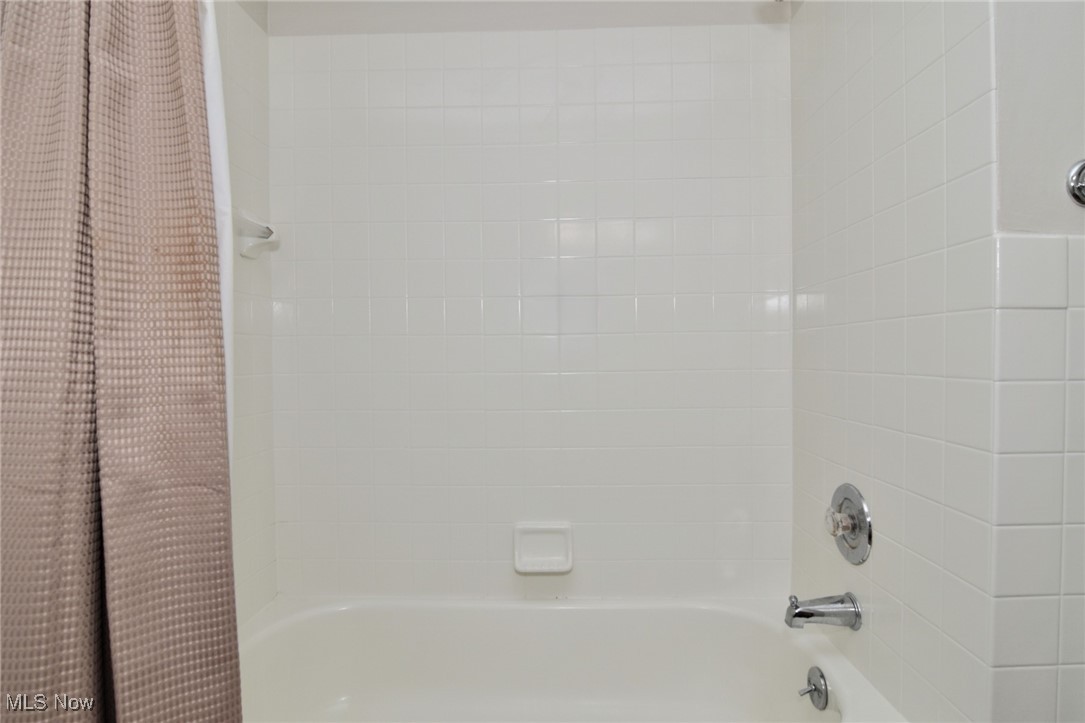 Courtyards Woodbury Condo - Residential