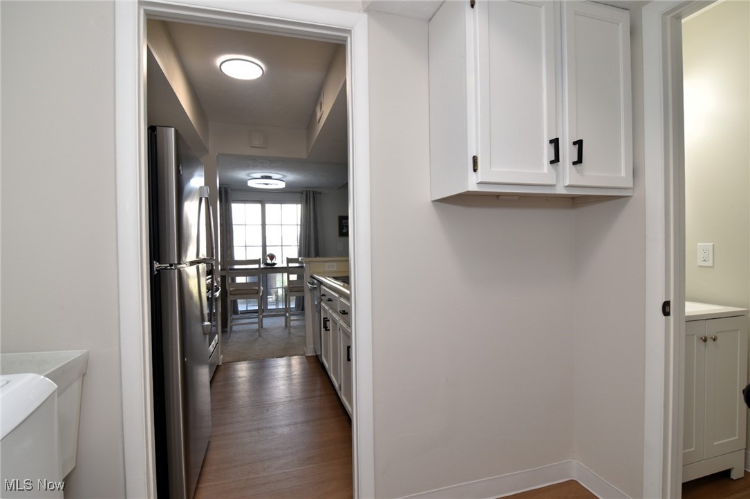 Courtyards Woodbury Condo - Residential