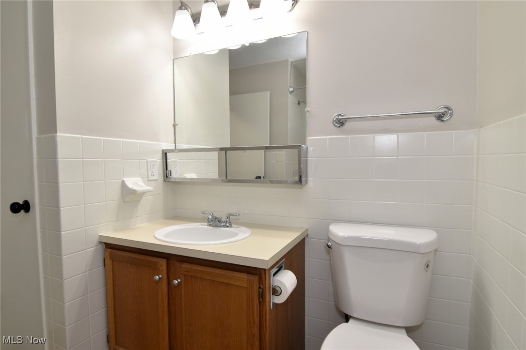 Courtyards Woodbury Condo - Residential