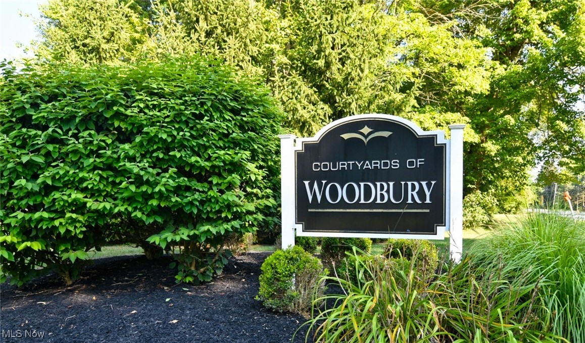 Courtyards Woodbury Condo - Residential