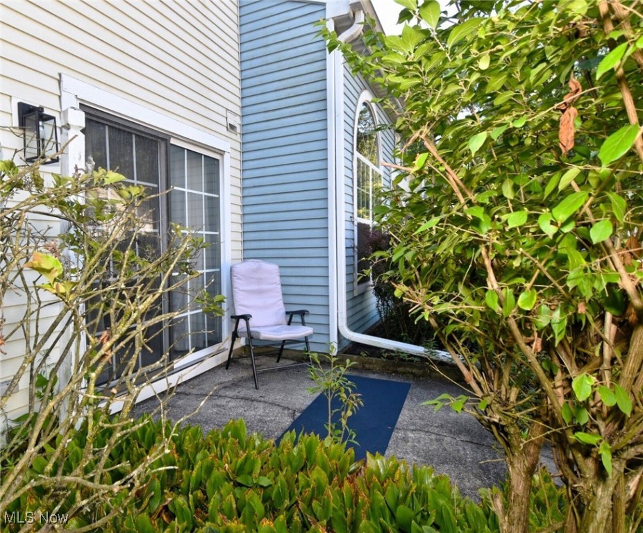 Courtyards Woodbury Condo - Residential