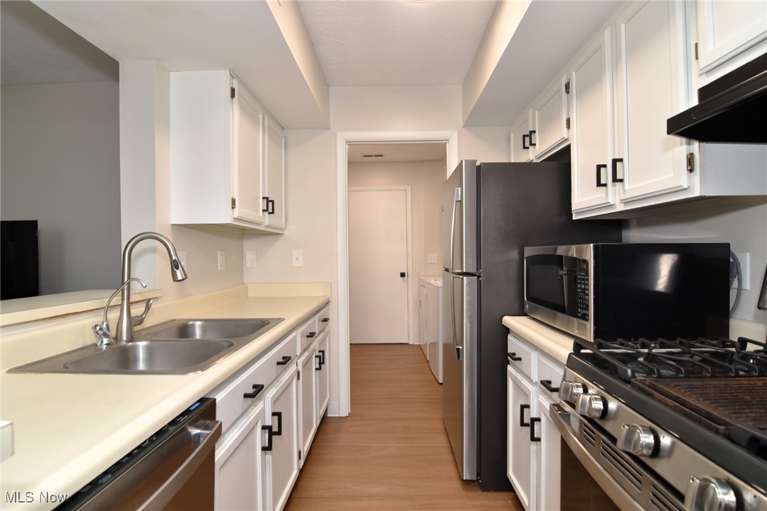 Courtyards Woodbury Condo - Residential