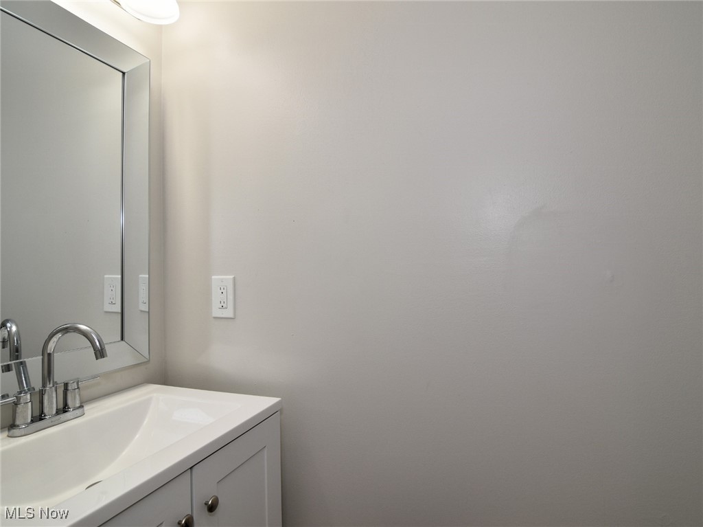 Courtyards Woodbury Condo - Residential