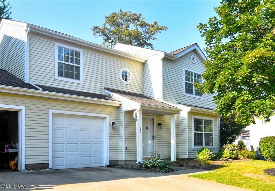 Courtyards Woodbury Condo - Residential