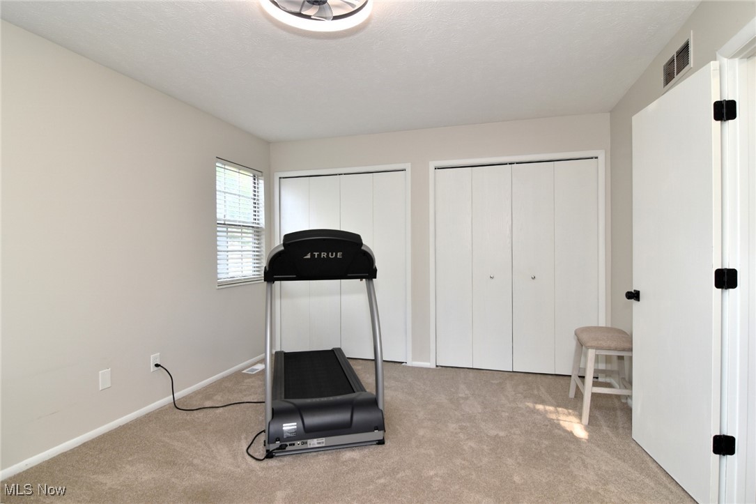 Courtyards Woodbury Condo - Residential