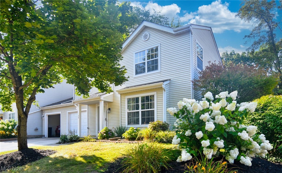 Courtyards Woodbury Condo - Residential