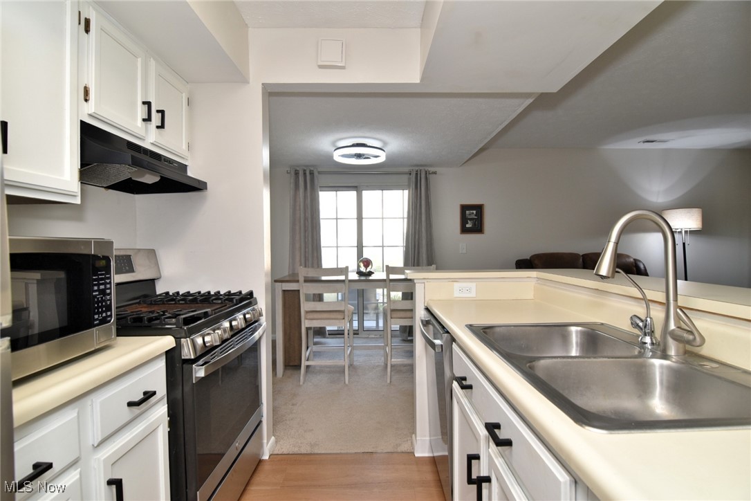 Courtyards Woodbury Condo - Residential