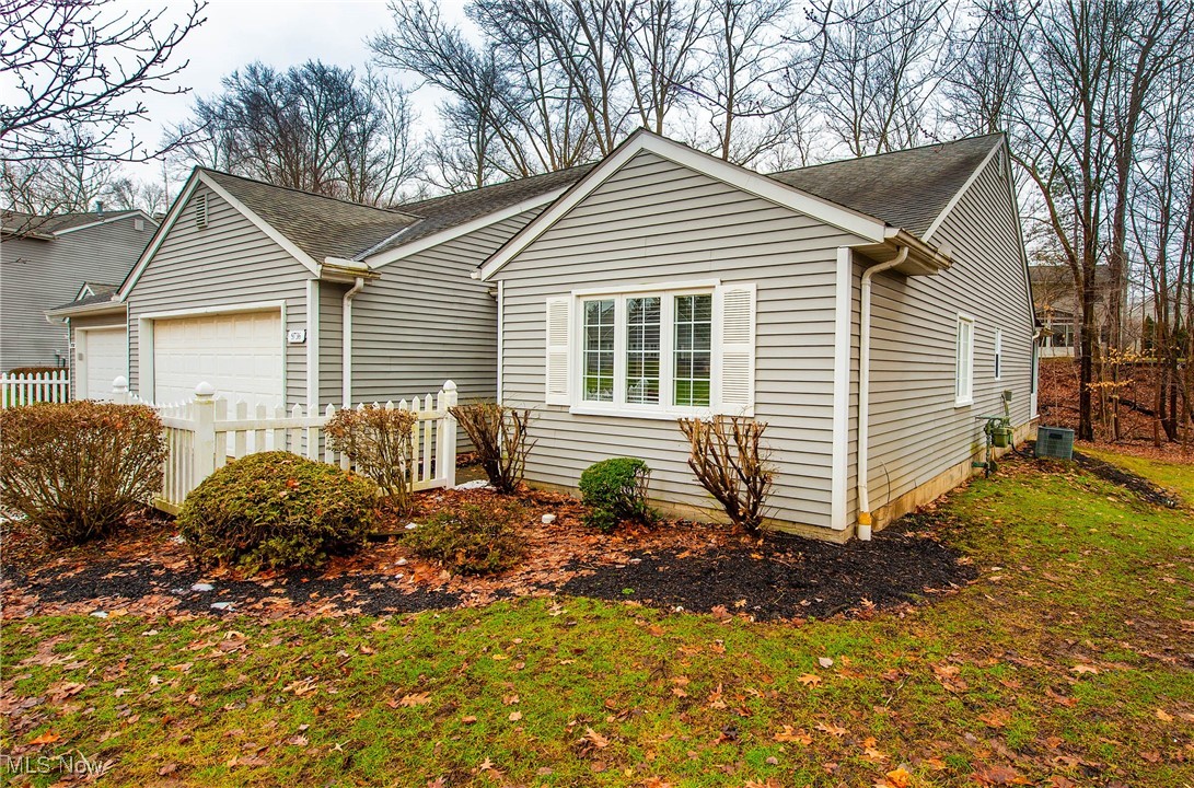 9736 Brookline Oval, Strongsville, Ohio image 24