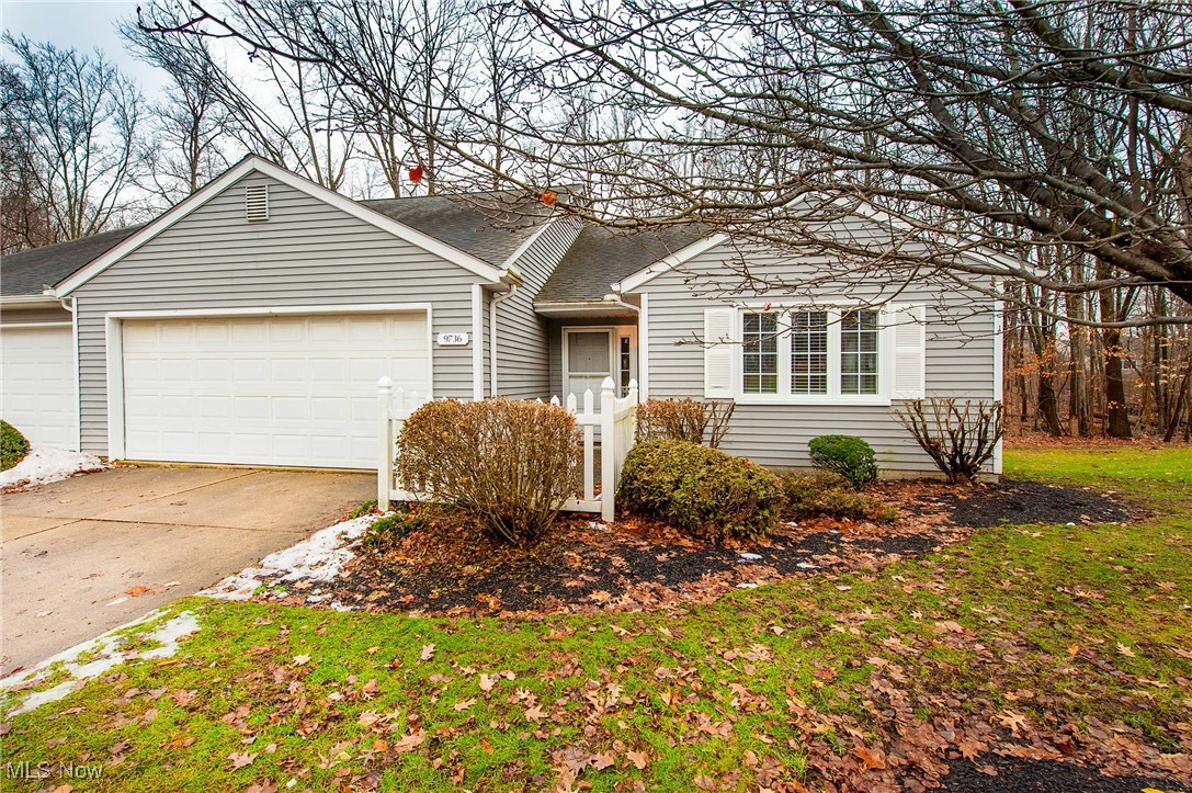 9736 Brookline Oval, Strongsville, Ohio image 23