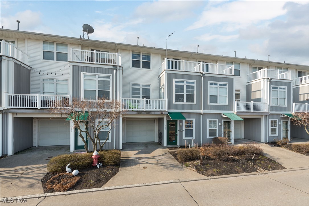 288 E Marina Parkway, Lorain, Ohio image 2