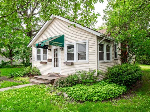 Photo for 225 Vineyard Road