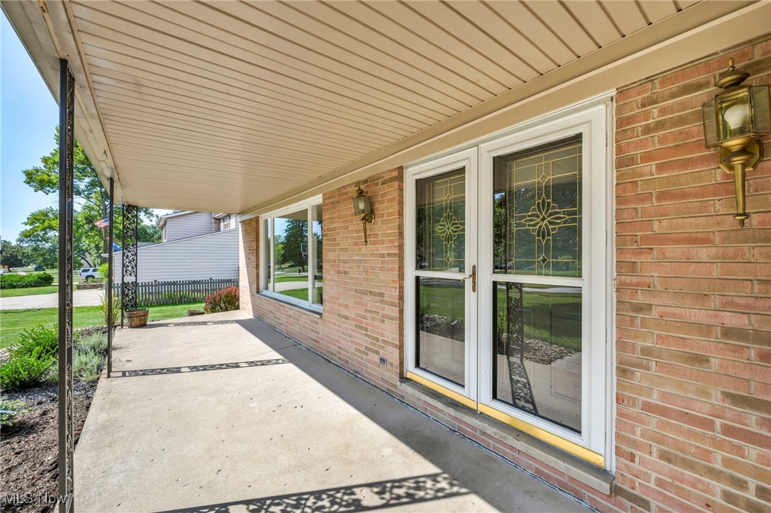 8076 Twin Oaks Drive