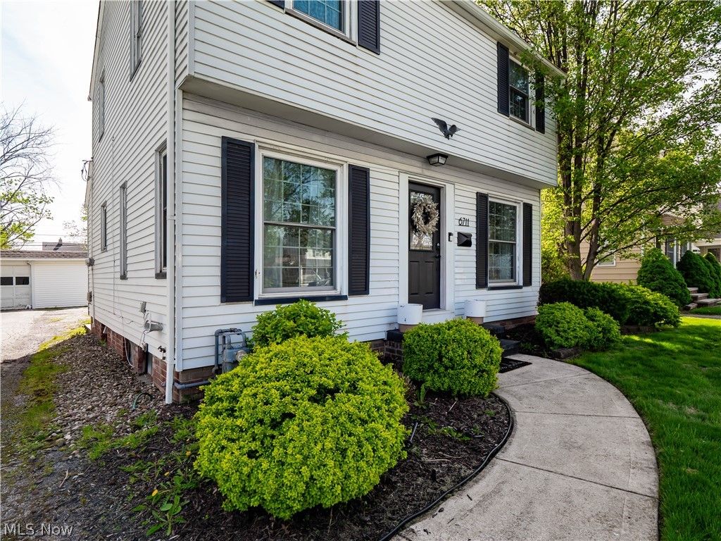 Photo of 6711 Parma Park Boulevard, Parma Heights, OH 44130 (MLS # 5205697)